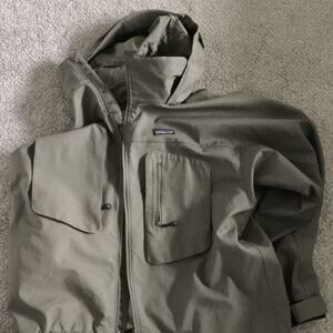 Patagonia Men's Hooded Raincoat - Olive